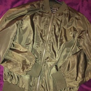 Women’s bomber jacket with arm zipper/pocket